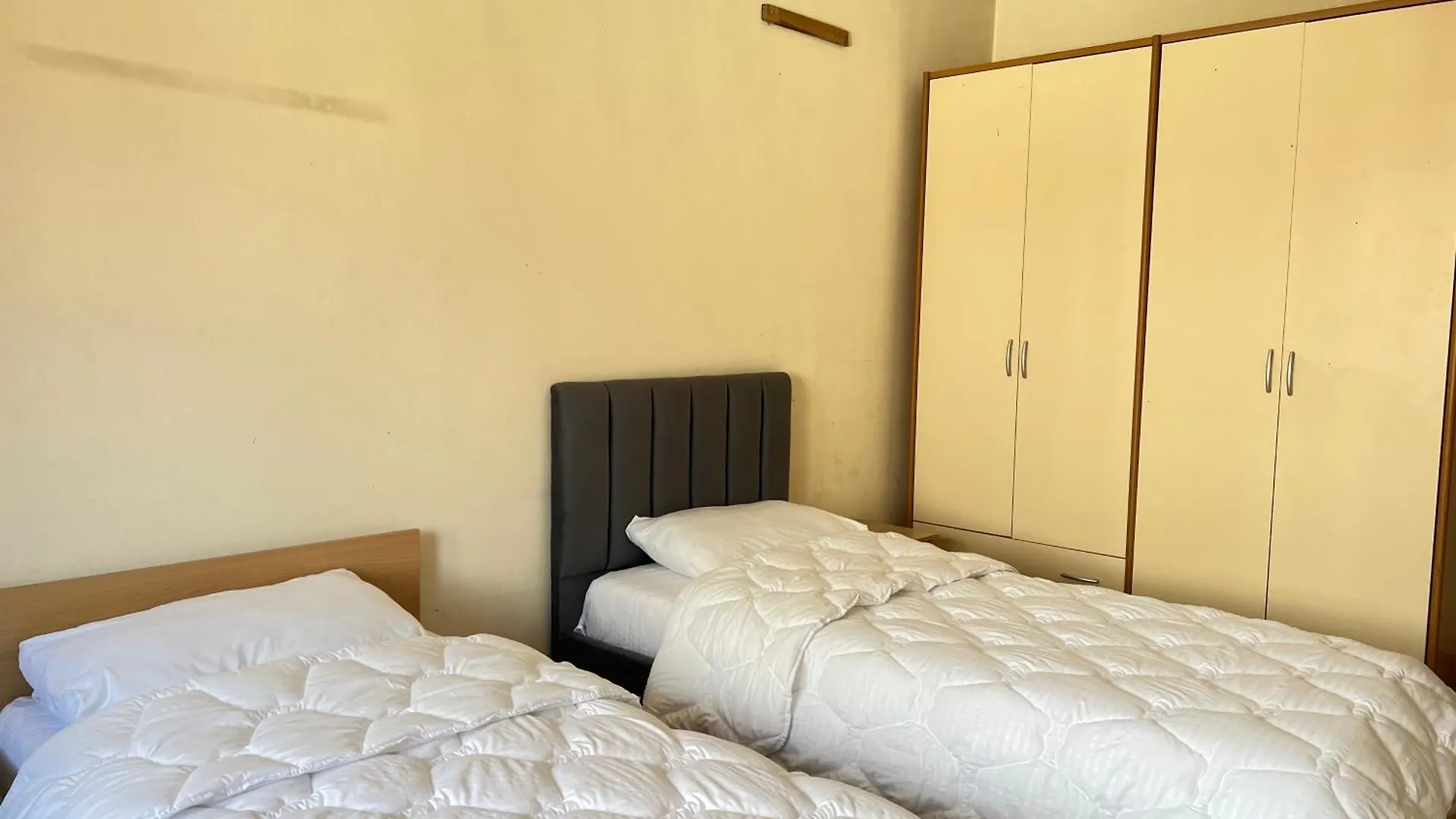 Tirana Center 2Bedrooms אלבניה